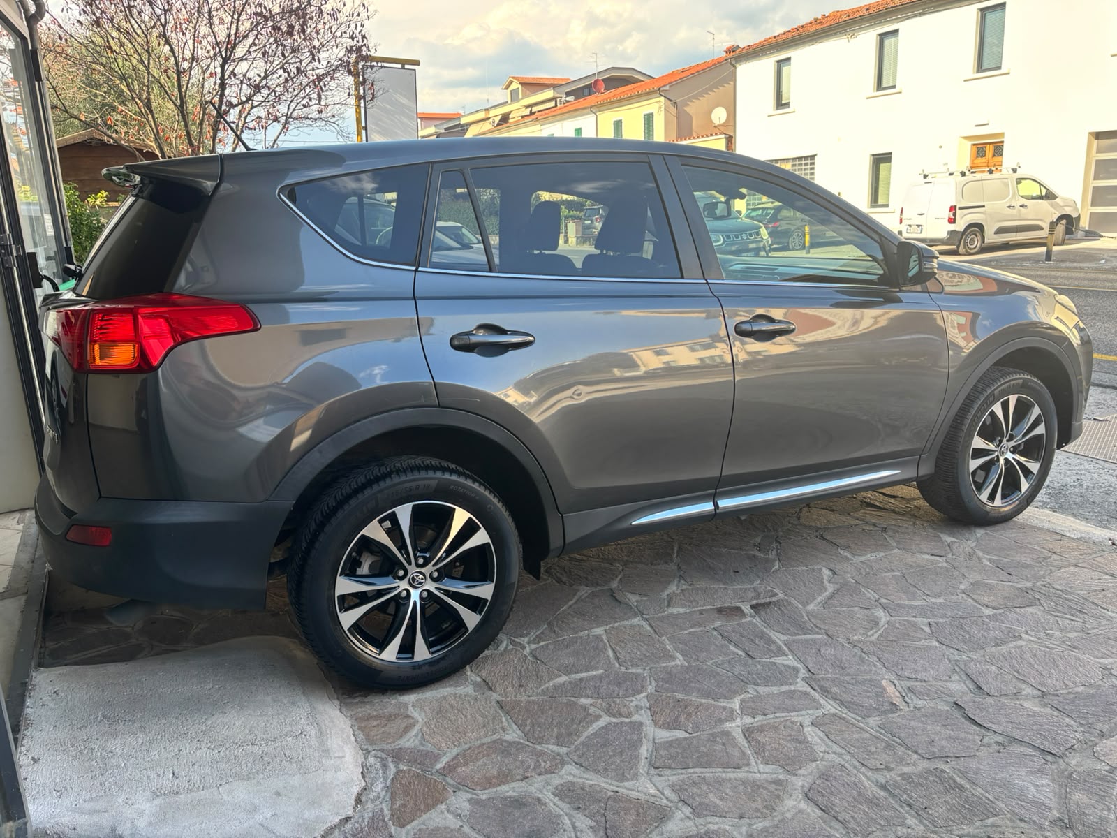 TOYOTA RAV4 D4d 124 CV STYLE