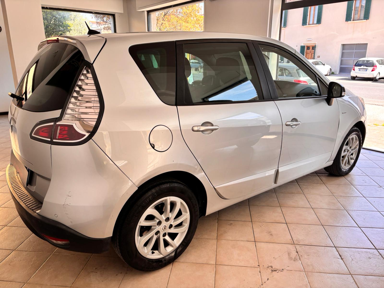 RENAULT SCENIC XMOD 1.5 dci LIMITED