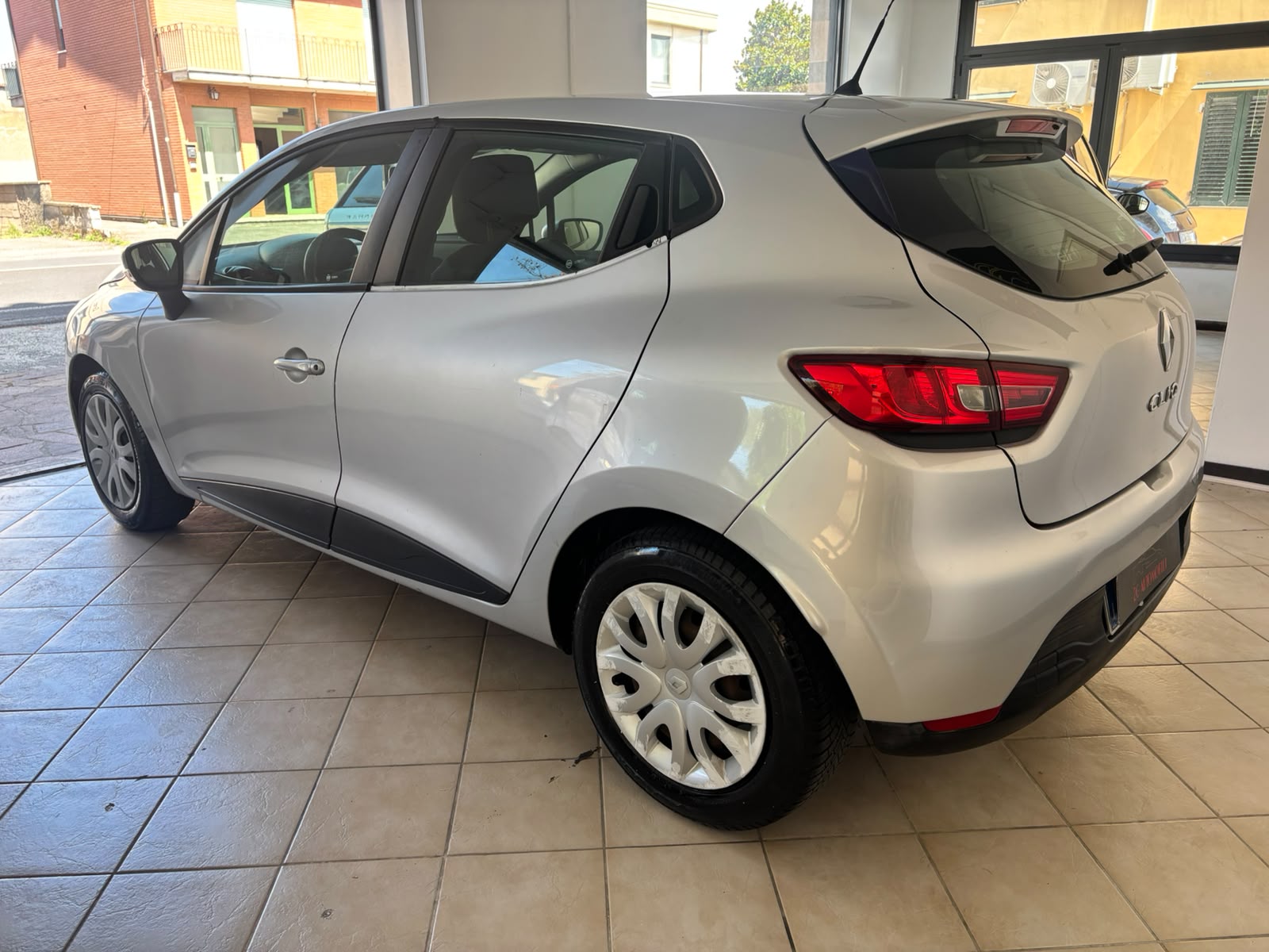 RENAULT CLIO 1.2 BENZINA LIVE 55 KW 75 CV