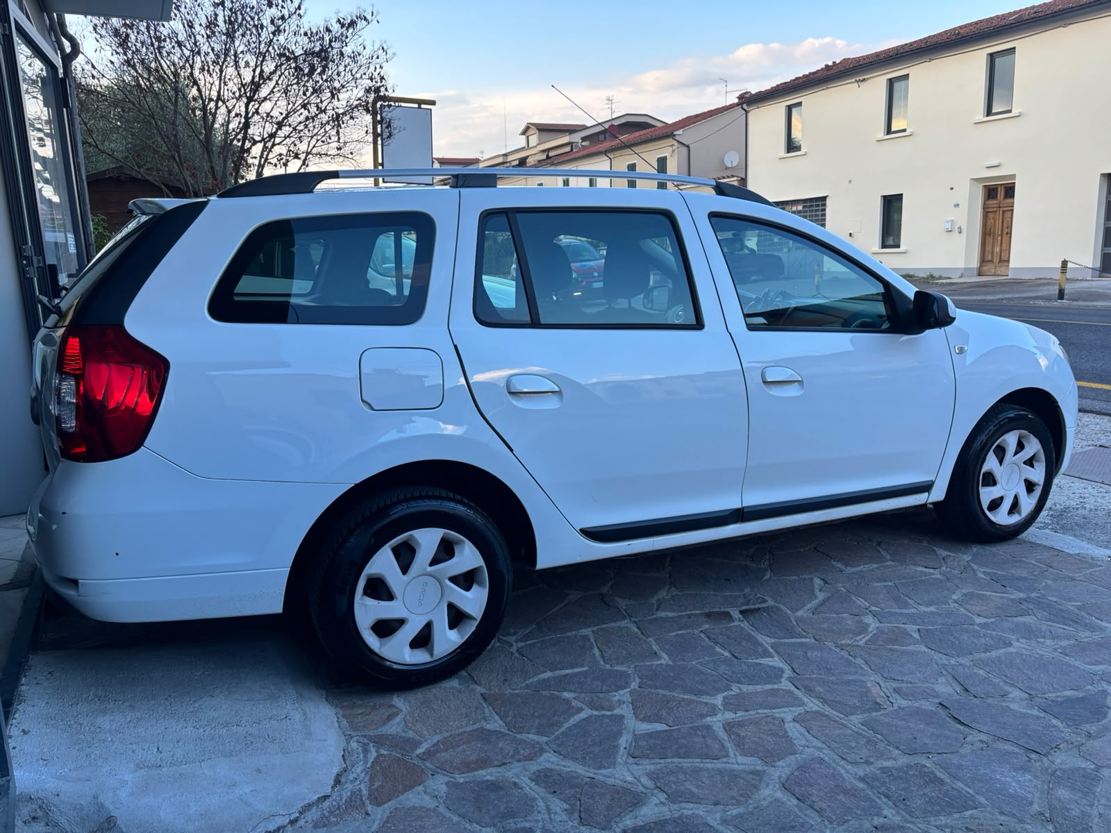 DACIA LOGAN MCV 1.2 BENZ/GPL LAUREATE
