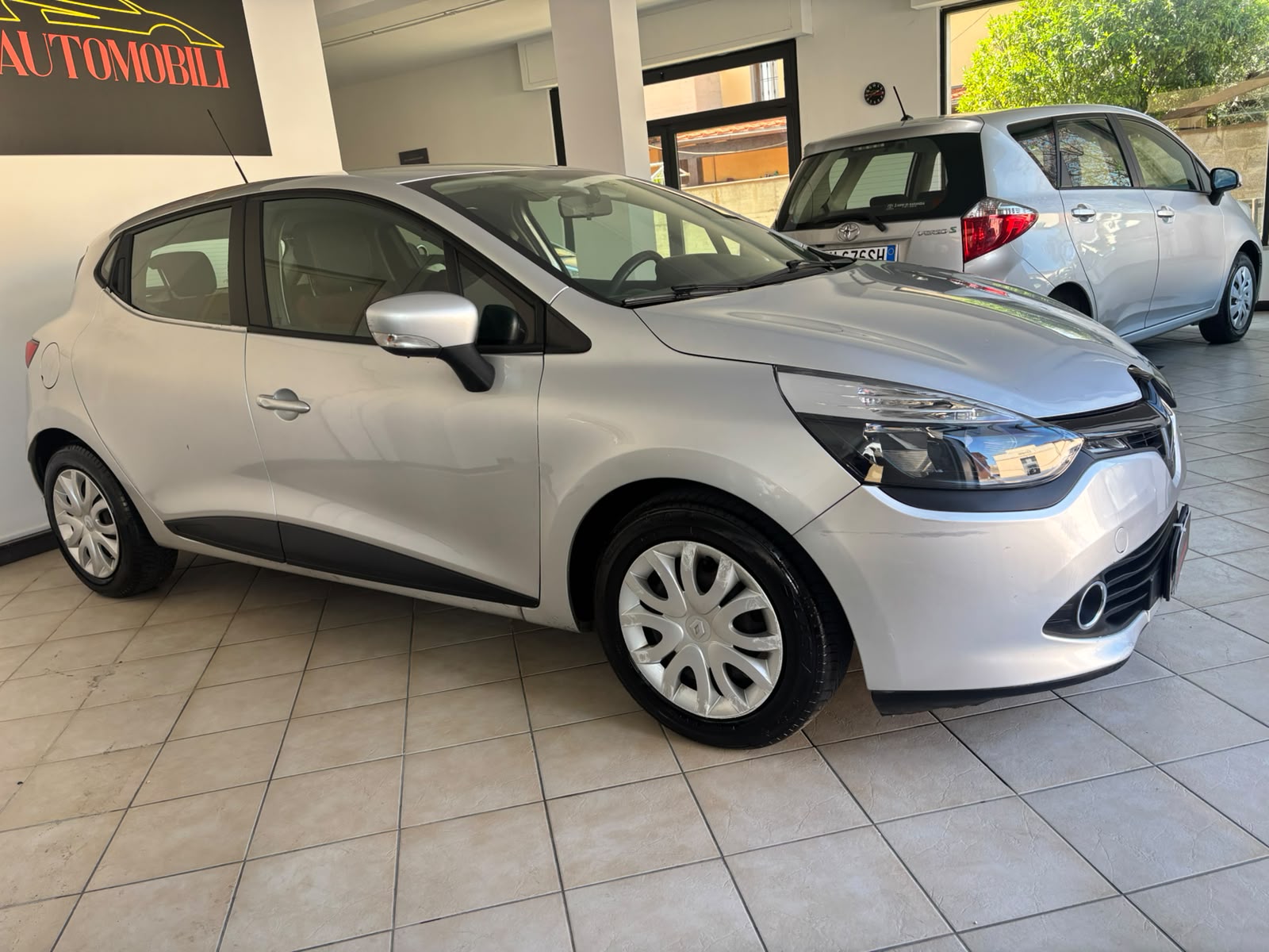 RENAULT CLIO 1.2 BENZINA LIVE 55 KW 75 CV
